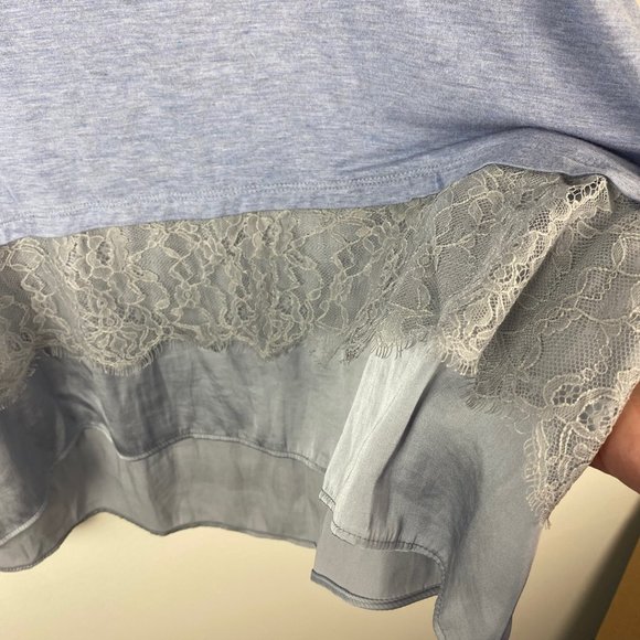 LOGO tunic blue size large‎ gray lace detail on the hem - Picture 4 of 4